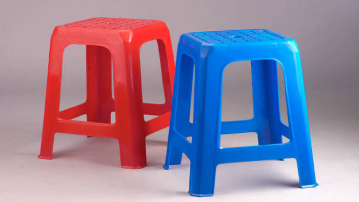 Стул из пластика для улицы